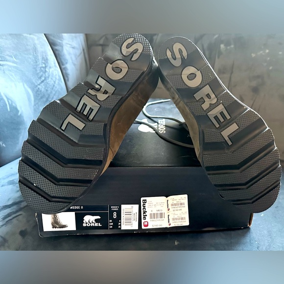 Sorel boots - Picture 5 of 9